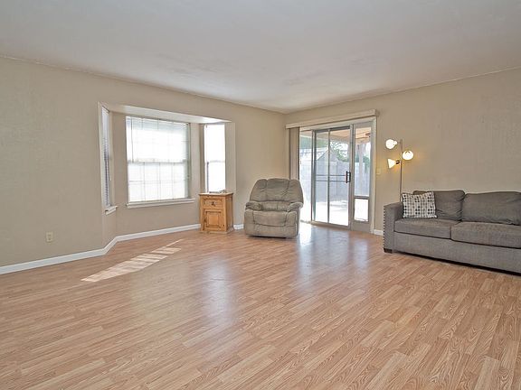 5th image of 935 E Escuda Dr