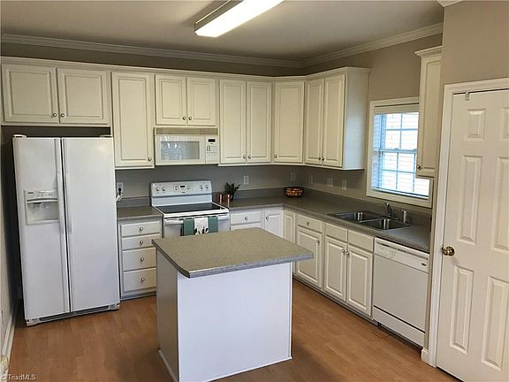 3rd image of 4483 Baylor St