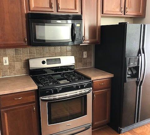 4th image of 131 Shumard Ct