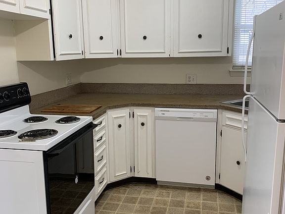 511 6th Ave NE#A Kitchen 2_11122020