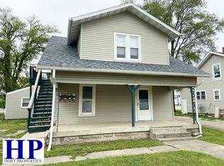 1518 10th St #4, Charleston, IL 61920