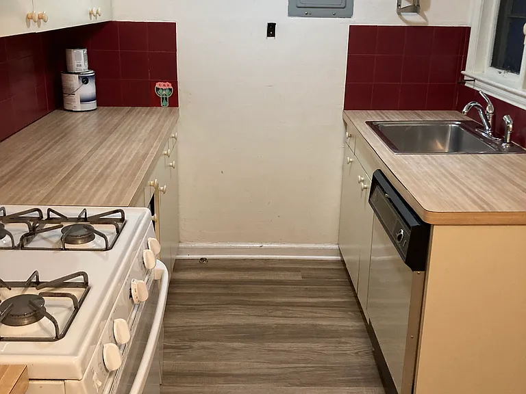130 William St #3 — Photo 8