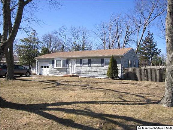 3rd image of 108 Mount Ln