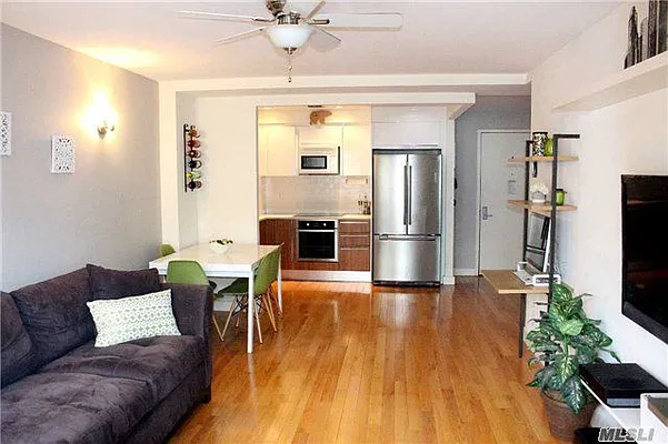 Sold by RE MAX Central Properties | media 16