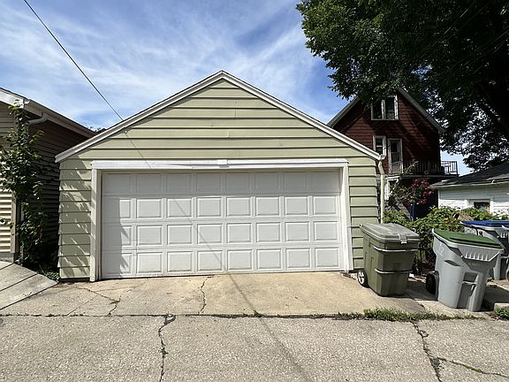 2nd image of 2231 E Bennett Ave