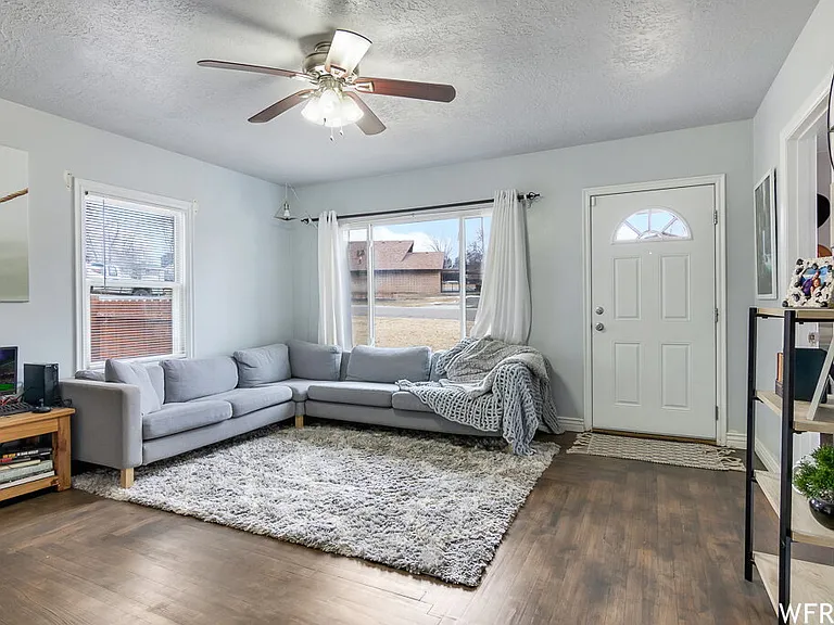 5565 S 2300 W — Photo 2