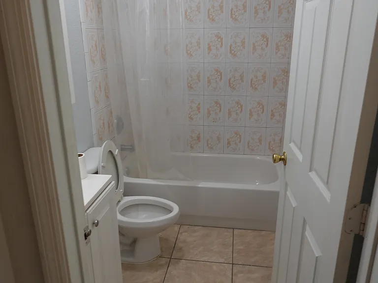 Bathroom 1.