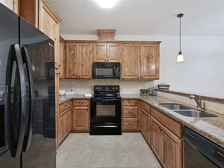 3802 Blackhawk Ln — Photo 2