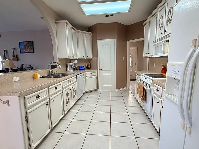 13806 Primavera Dr — Photo 12