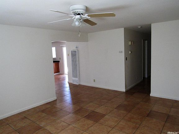 4th image of 821 Garden Gate Dr