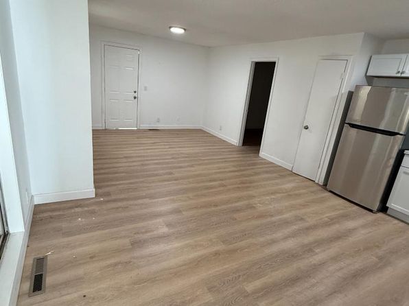 2326 S Saint Clair Ave