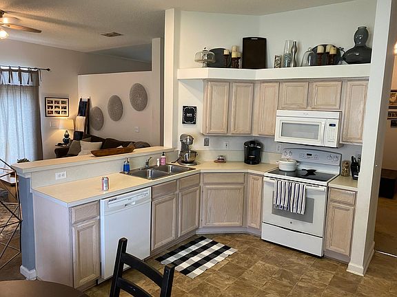 4th image of 2441 Misty Water Dr W