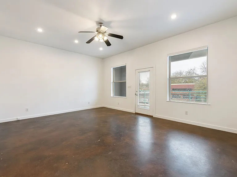2601 East 7th Street — Photo 13