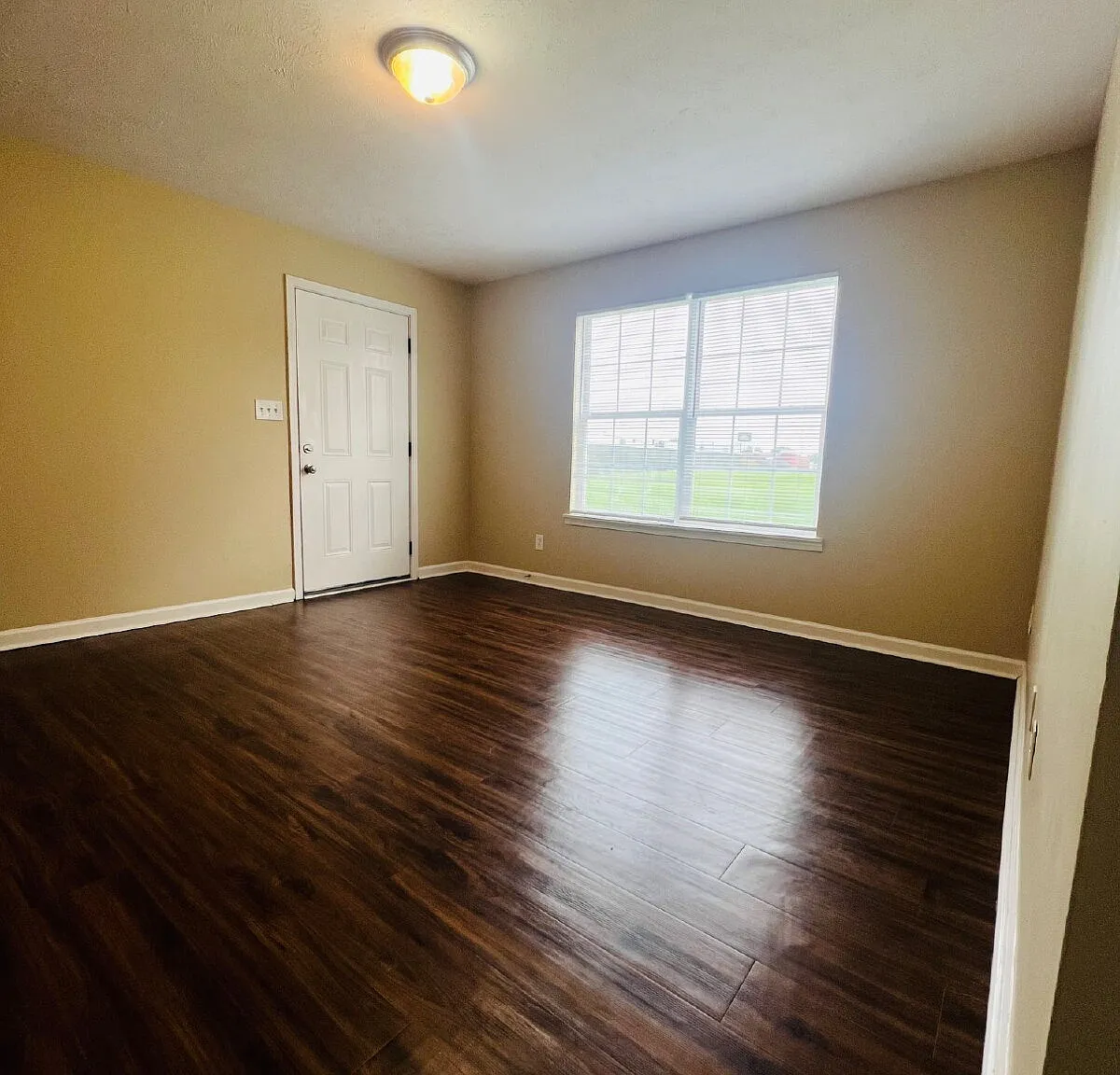 2 bed, 1.0 bath, 965 sqft, $925 — Photo 3