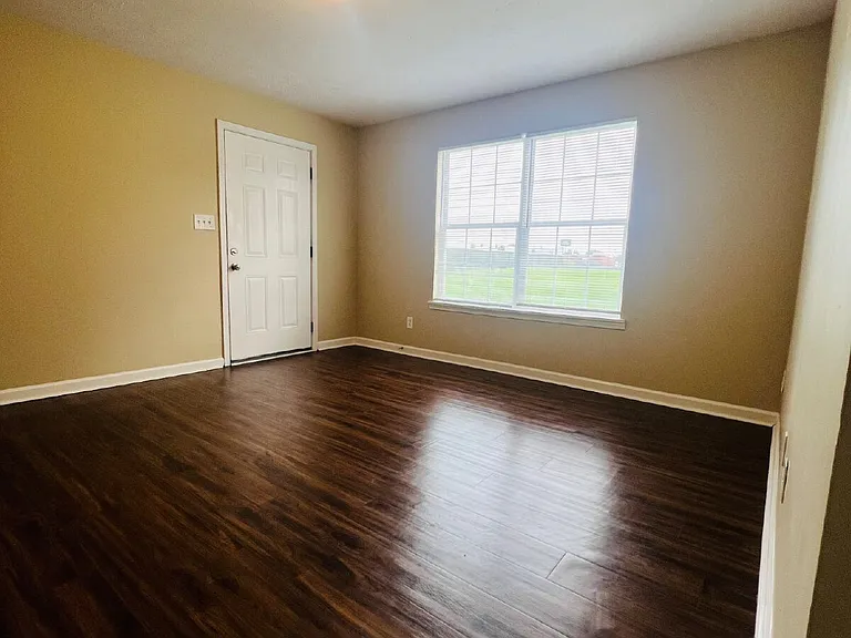 2 bed, 1.0 bath, 965 sqft, $925 — Photo 3