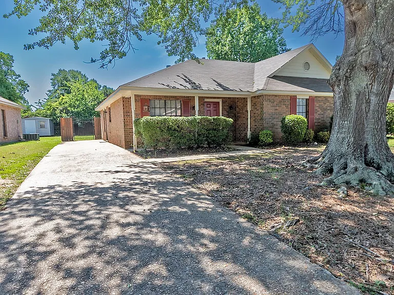 7125 Breckenridge Dr — Photo 2