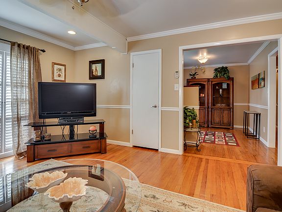 5th image of 225 Miramar Dr