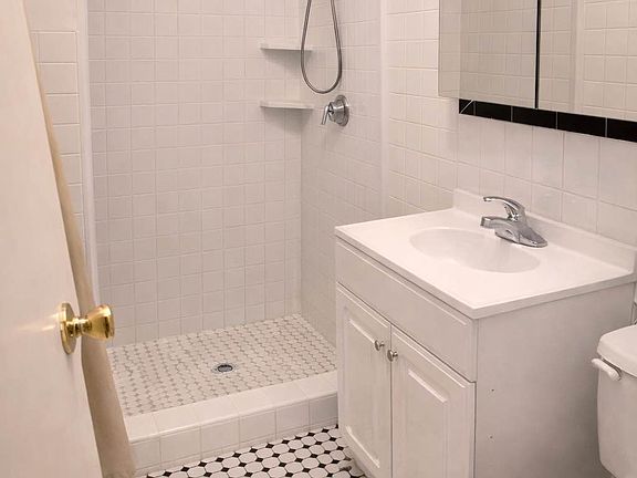 5th image of 121 Henry St APT 6