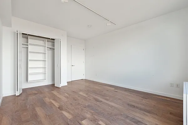 Rented by Greystar | media 12