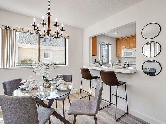 4th image of 576 W Parr Ave Unit 18