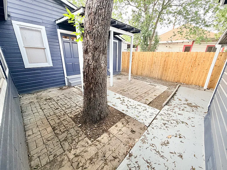 105 Dewitt St — Photo 39