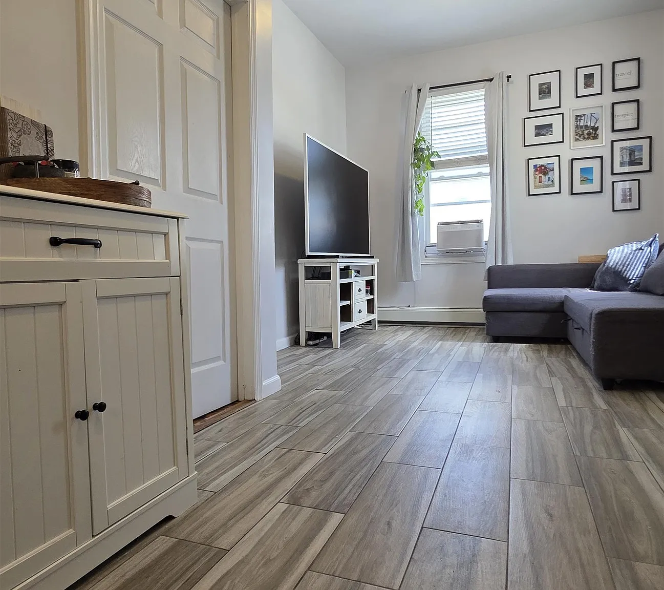 2 bed, 1.0 bath, 622 sqft, $2,400 — Photo 3