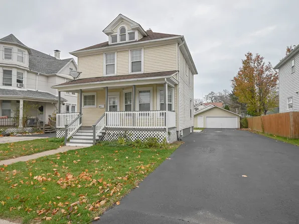 39 N Saint James St, Waukegan, IL 60085