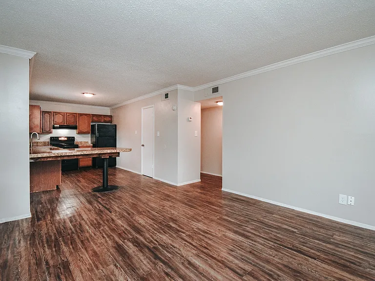 Parkwood Apartments — Photo 8