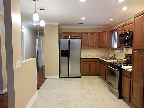 2nd image of 2801 Cushing Dr
