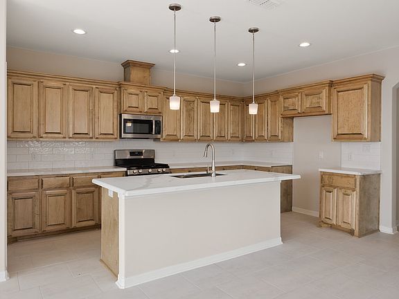 3rd image of 3401 Oriole Dr