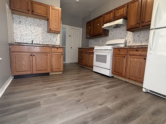 2nd image of 285 Hanover St #1