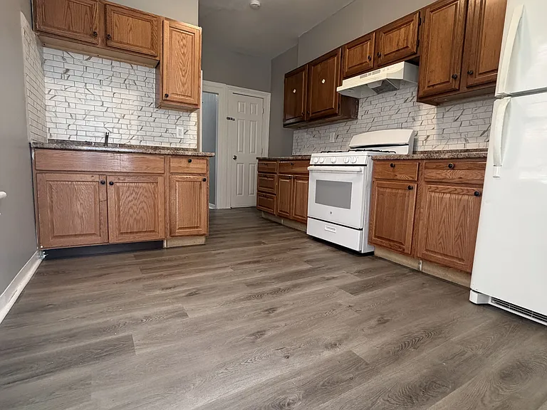 285 Hanover St #1 — Photo 9