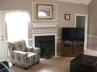 820 Xavier Dr, Arlington, TX 76001