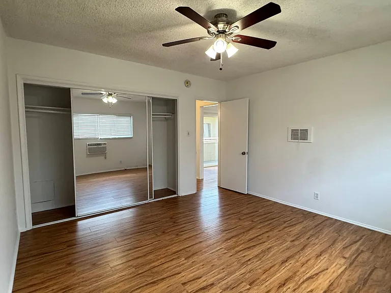 6632 Darby Ave — Photo 15