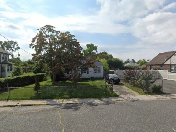 3 2nd Avenue, Central Islip, NY 11722