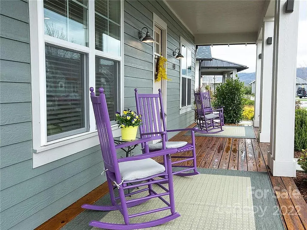 47 Bungalow Way — Photo 2