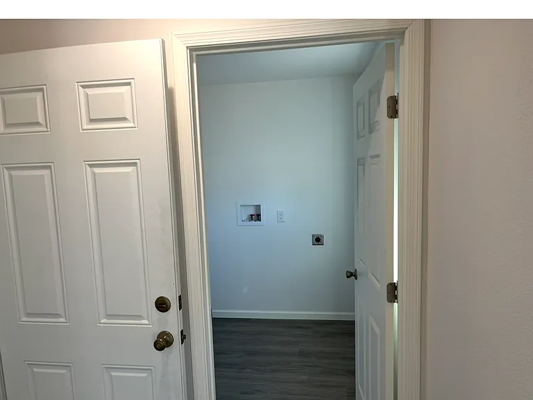 2740 Inverness Dr — Photo 11
