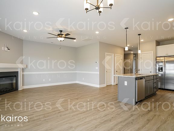 4th image of 3708 S Oak Ln Unit B
