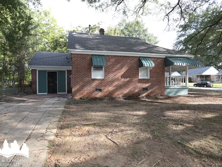 905 Parkhaven Ln — Photo 2