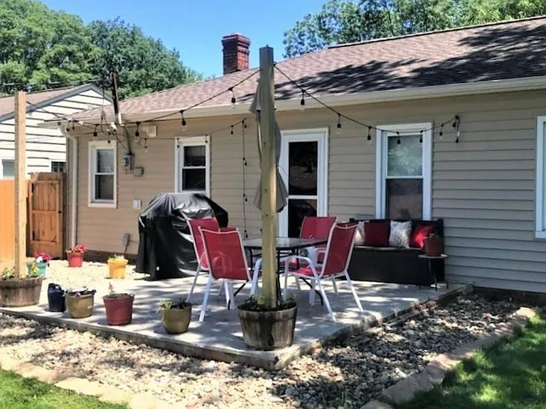7054 Oakwood Rd — Photo 2
