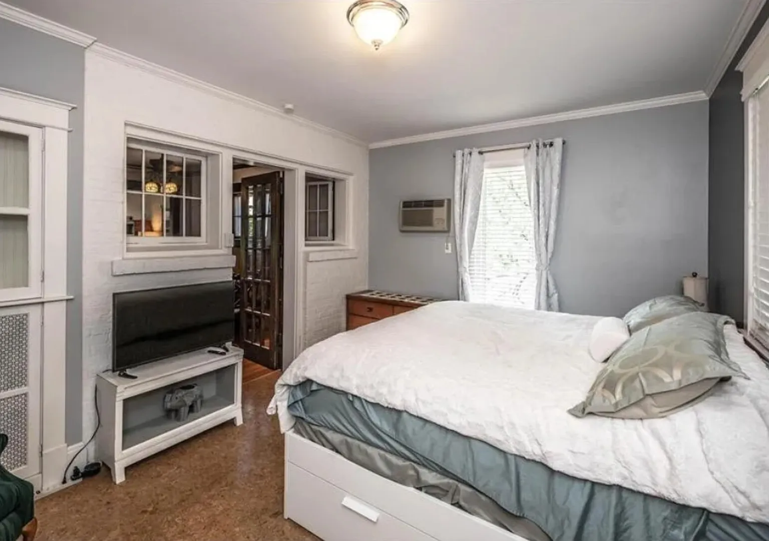 Charming 2BR craftsman condo near St. Paul College — Photo 3