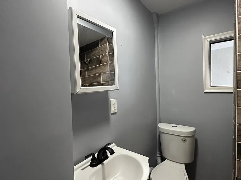 408 New Grove St #2 — Photo 2