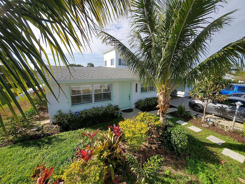 1st image of 2277 NE Center Cir