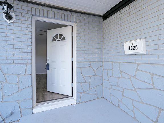 3rd image of 1620 BENTIN Drive S