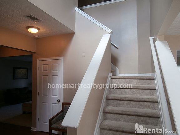 2nd image of 286 Laurelton Cir
