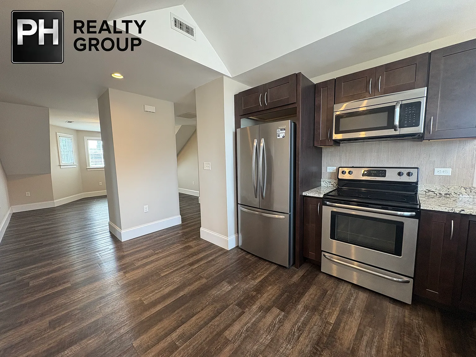2 bed, 1000 sqft, $3,000 — Photo 3
