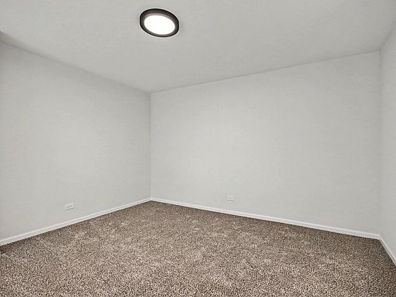 4th image of 6935 N Milwaukee Ave APT 204