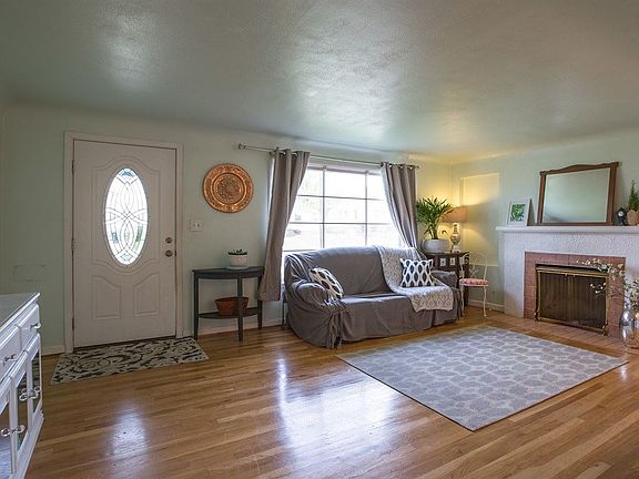 4th image of 2735 W Heroy Ave
