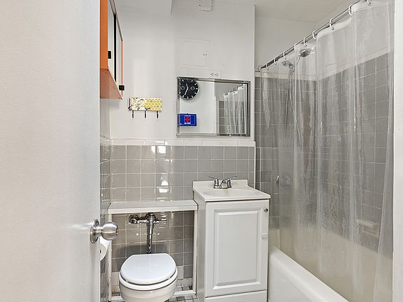 5th image of 439 E 88th St APT 5B