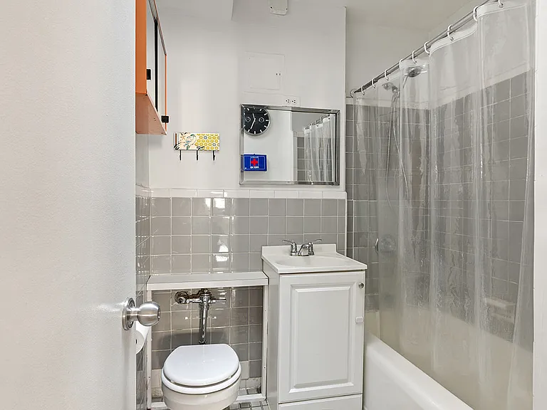 439 E 88th St #5B — Photo 5